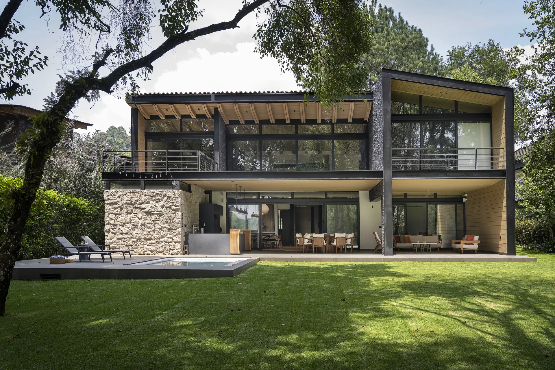 Obra residencial de gran formato construida por el Grupo IMCI, Rancho Avándaro, Valle de Bravo