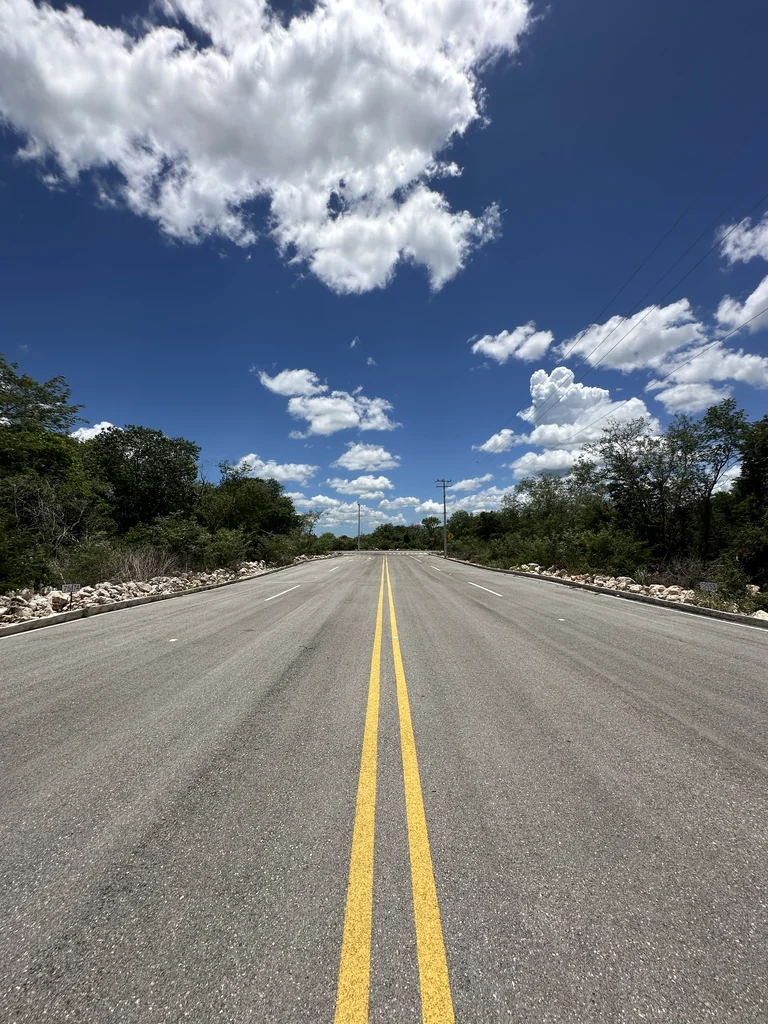 Calles pavimentadas, parque industrial en Umán, Yucatán
